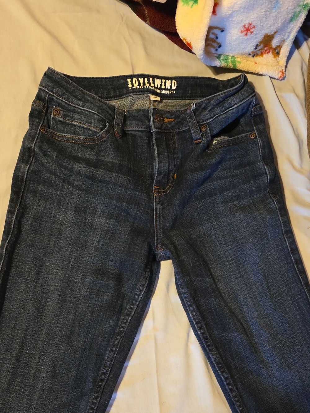 Idyllwind Women’s Straight Leg Jeans in Dark Blue Wash